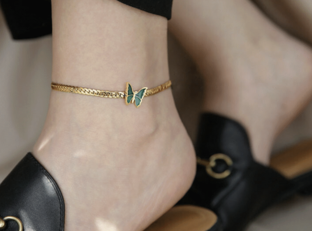 2. Update 7 Model Gelang Kaki Emas yang Lagi Tren, Elegan Abis!