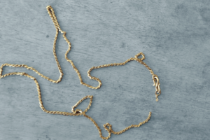 Mau Jual Kalung Emas Putus? Segini Potongan dan Ketentuan Terbarunya 1